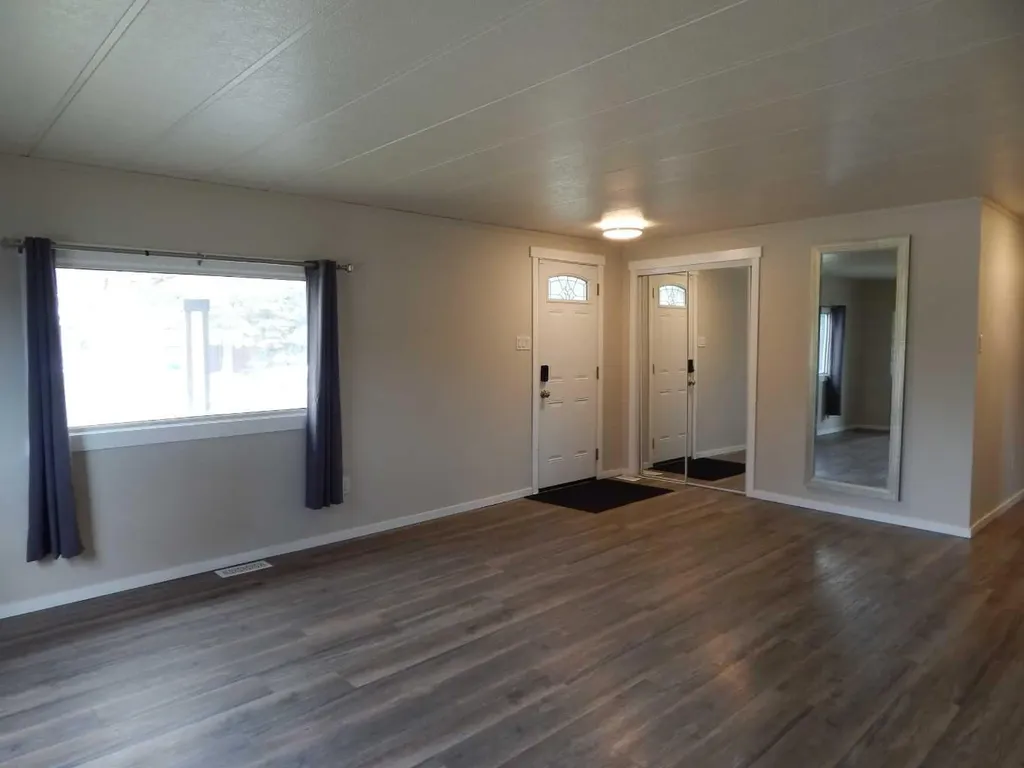 2222 21 Street Bowden AB T0M 0K0