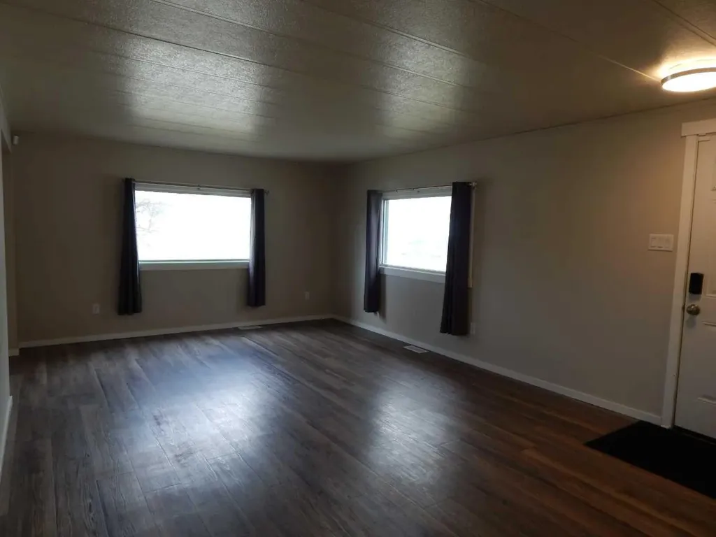 2222 21 Street Bowden AB T0M 0K0
