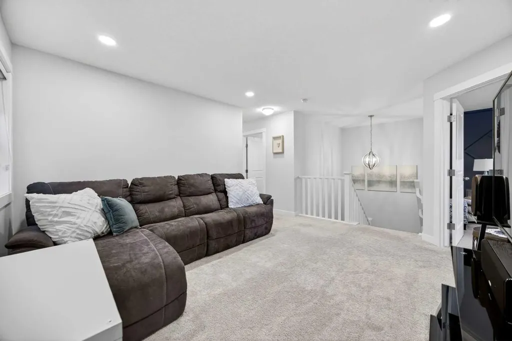 68 Nolancrest Circle NW Calgary AB T3R 0T8