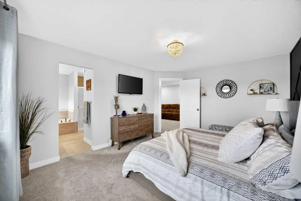 68 Nolancrest Circle NW Calgary AB T3R 0T8