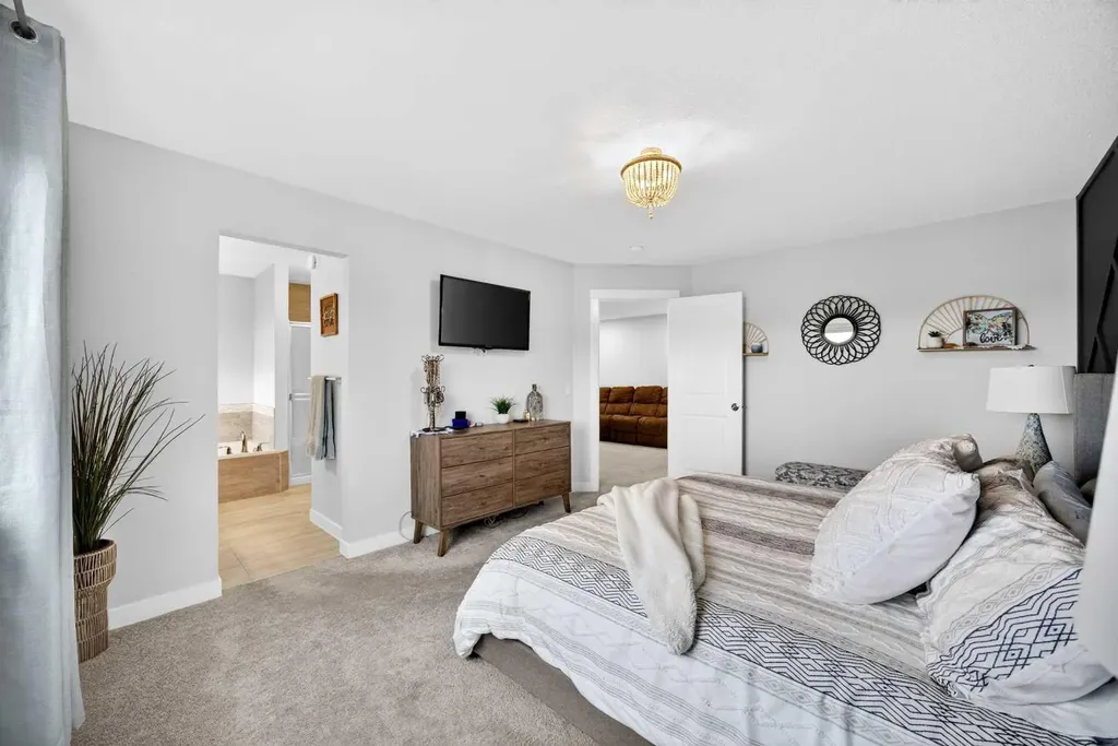 68 Nolancrest Circle NW Calgary AB T3R 0T8