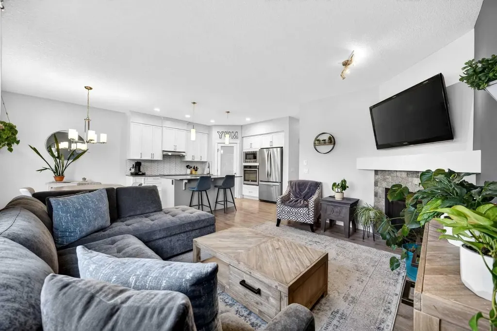68 Nolancrest Circle NW Calgary AB T3R 0T8