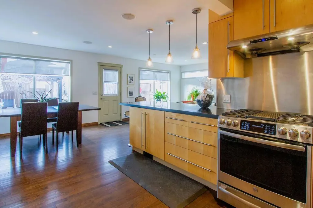 23 Cougar Ridge Link SW Calgary AB T3H 5L4