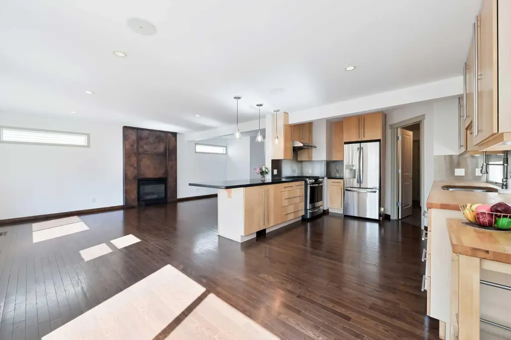 23 Cougar Ridge Link SW Calgary AB T3H 5L4