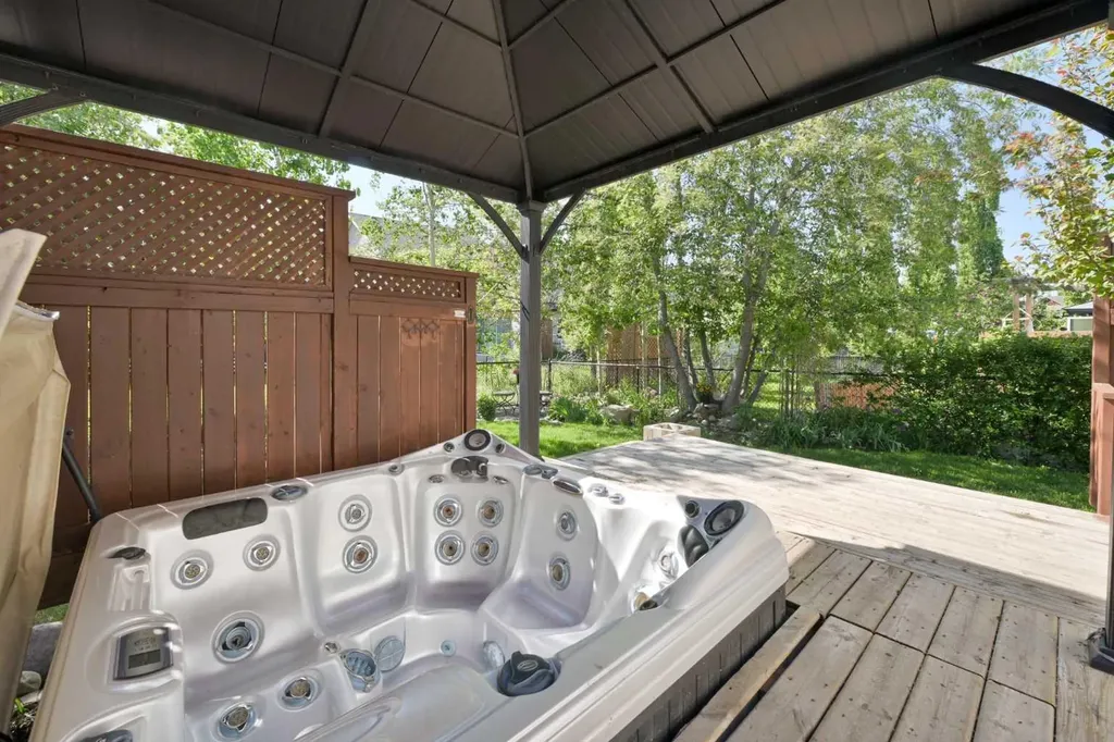 23 Cougar Ridge Link SW Calgary AB T3H 5L4