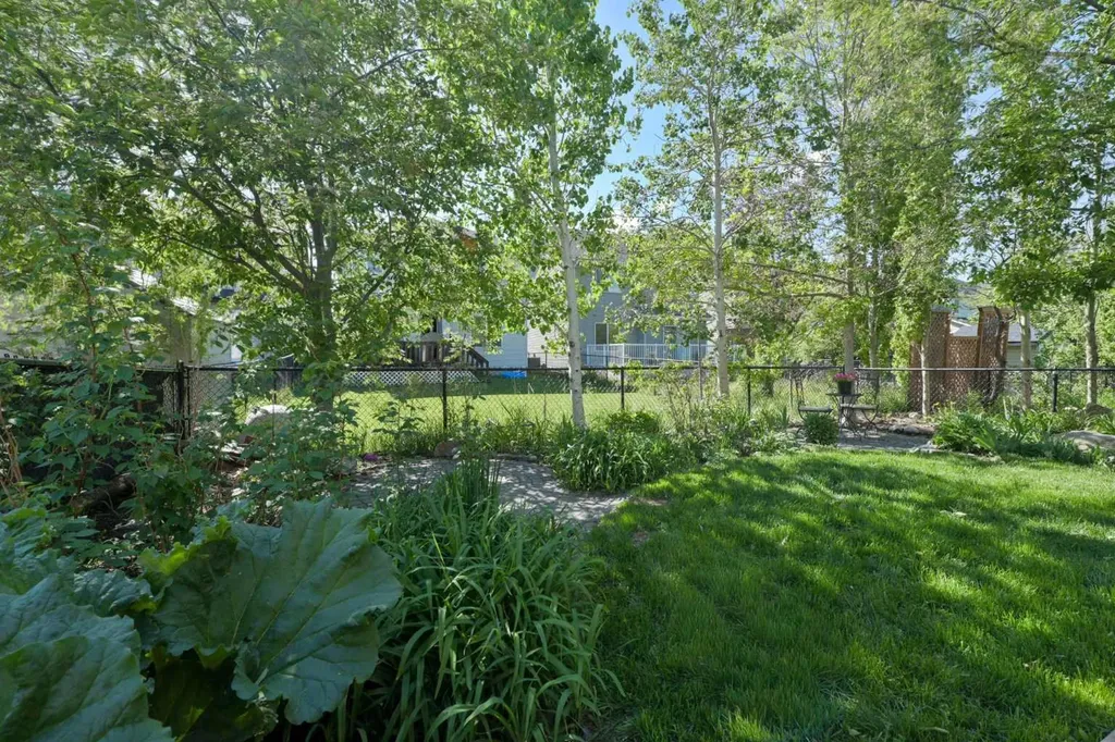 23 Cougar Ridge Link SW Calgary AB T3H 5L4