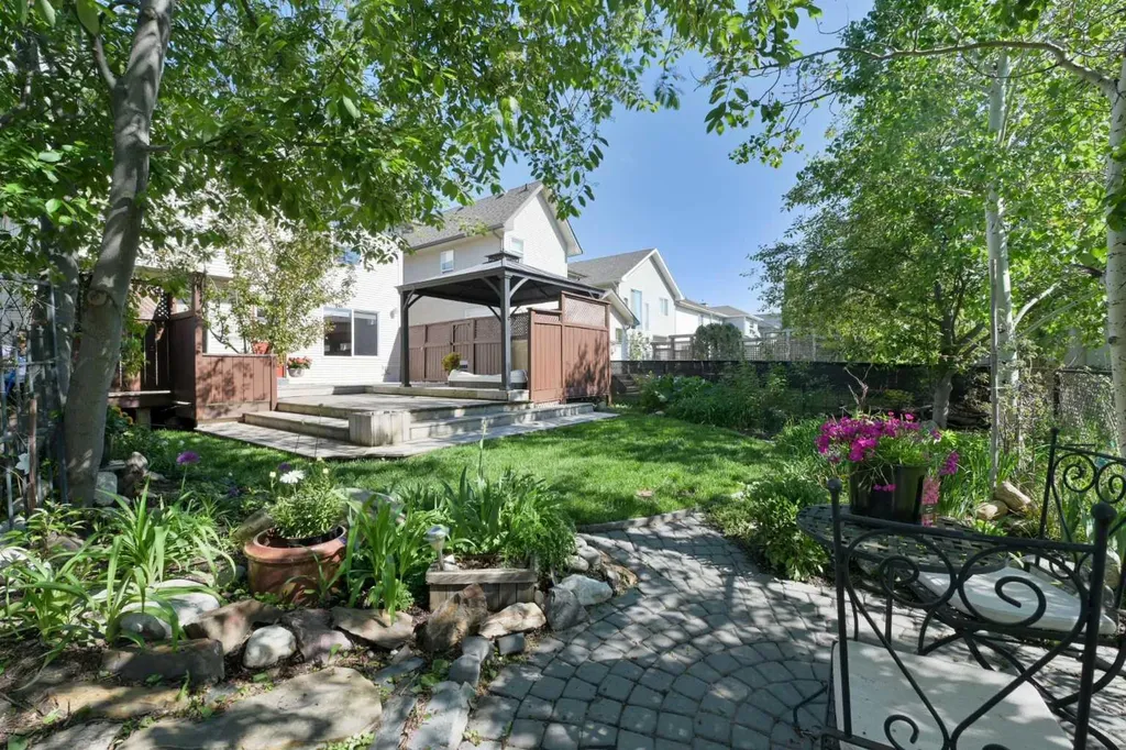 23 Cougar Ridge Link SW Calgary AB T3H 5L4