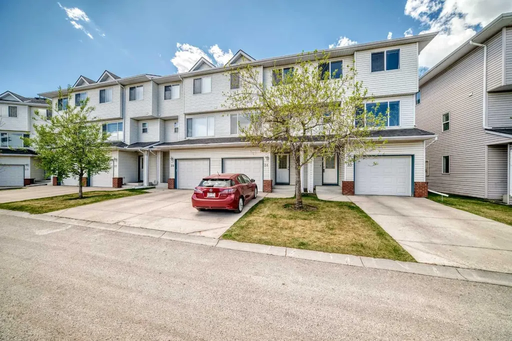 31 Harvest Oak Circle NE Calgary AB T3K 4S6