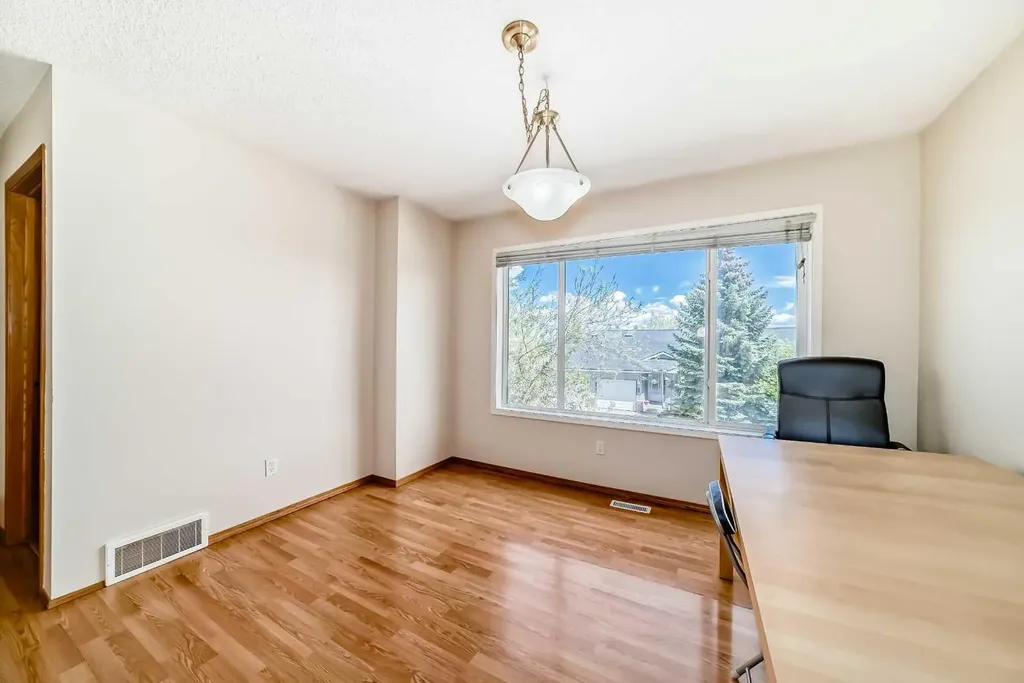 31 Harvest Oak Circle NE Calgary AB T3K 4S6
