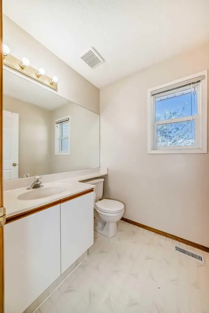31 Harvest Oak Circle NE Calgary AB T3K 4S6