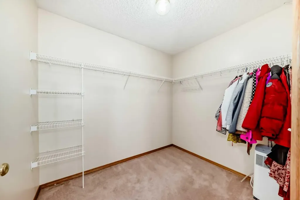 31 Harvest Oak Circle NE Calgary AB T3K 4S6