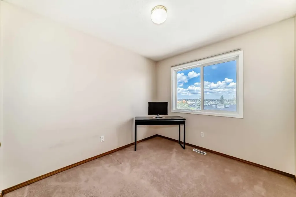 31 Harvest Oak Circle NE Calgary AB T3K 4S6