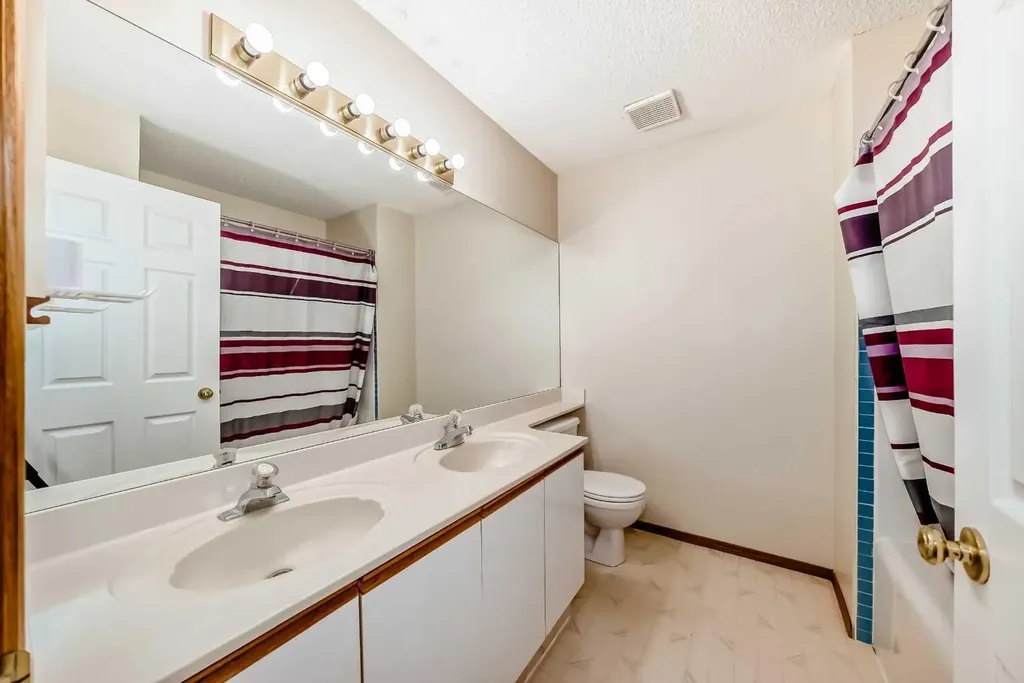 31 Harvest Oak Circle NE Calgary AB T3K 4S6
