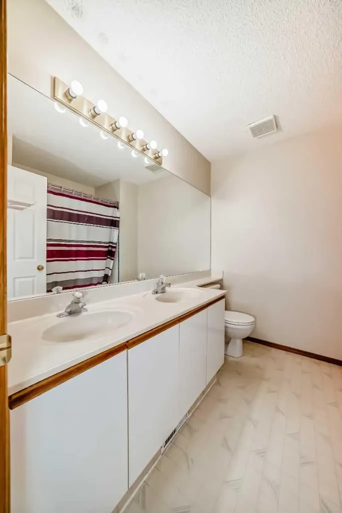 31 Harvest Oak Circle NE Calgary AB T3K 4S6