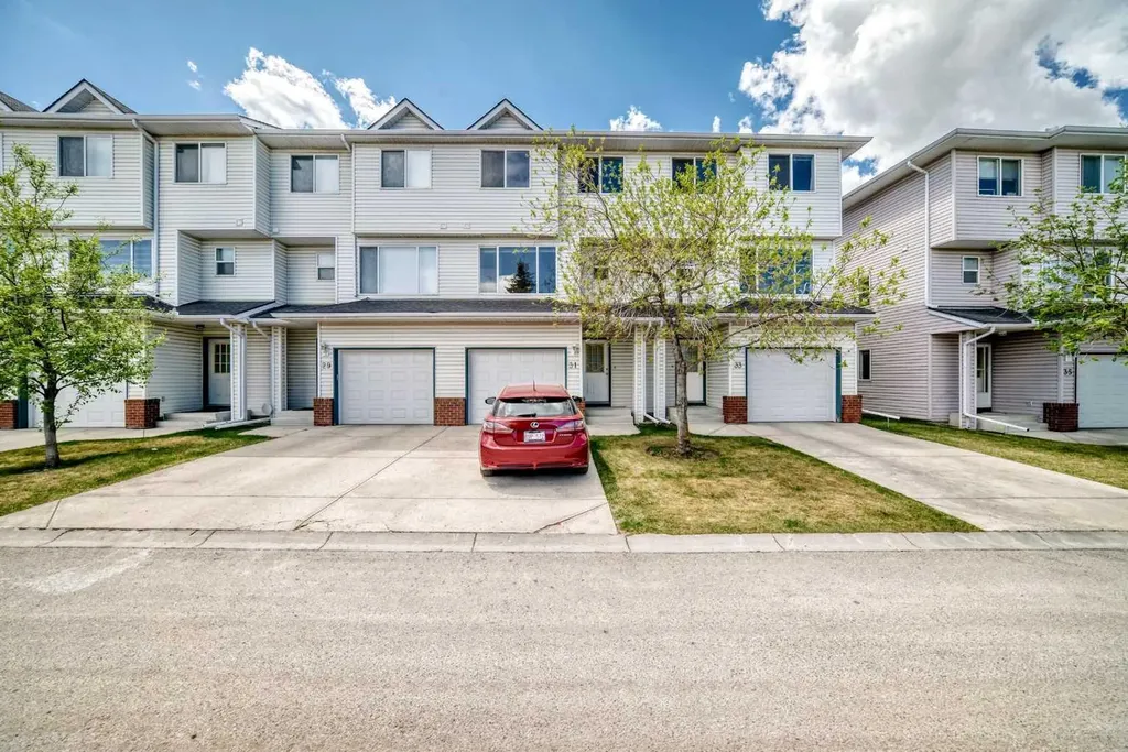 31 Harvest Oak Circle NE Calgary AB T3K 4S6