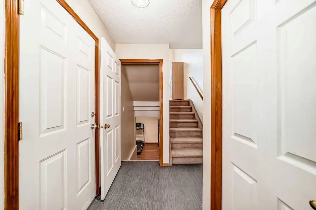 31 Harvest Oak Circle NE Calgary AB T3K 4S6