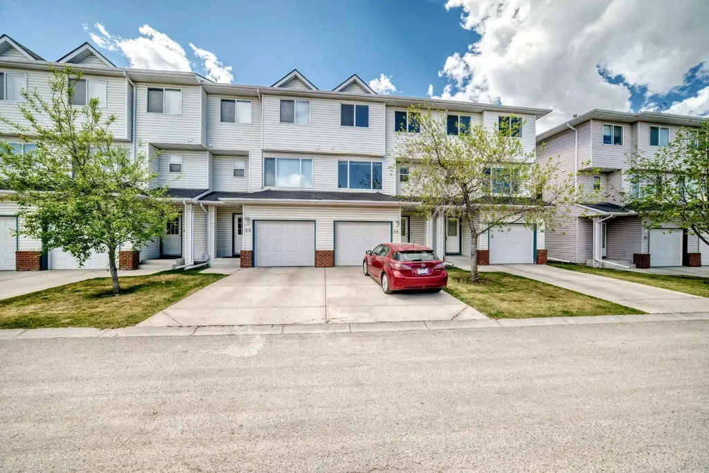 31 Harvest Oak Circle NE Calgary AB T3K 4S6