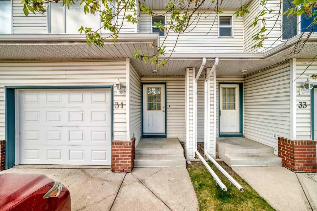 31 Harvest Oak Circle NE Calgary AB T3K 4S6