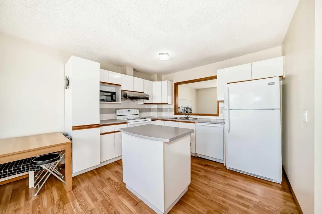 31 Harvest Oak Circle NE Calgary AB T3K 4S6