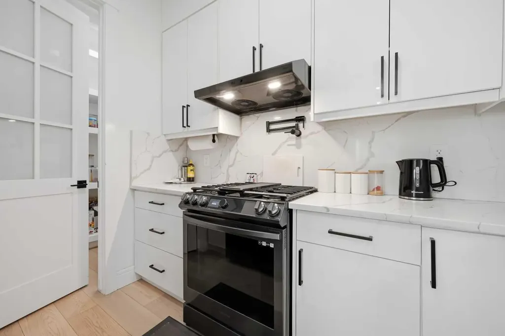 4942 84 Avenue NE Calgary AB T3J 2J5