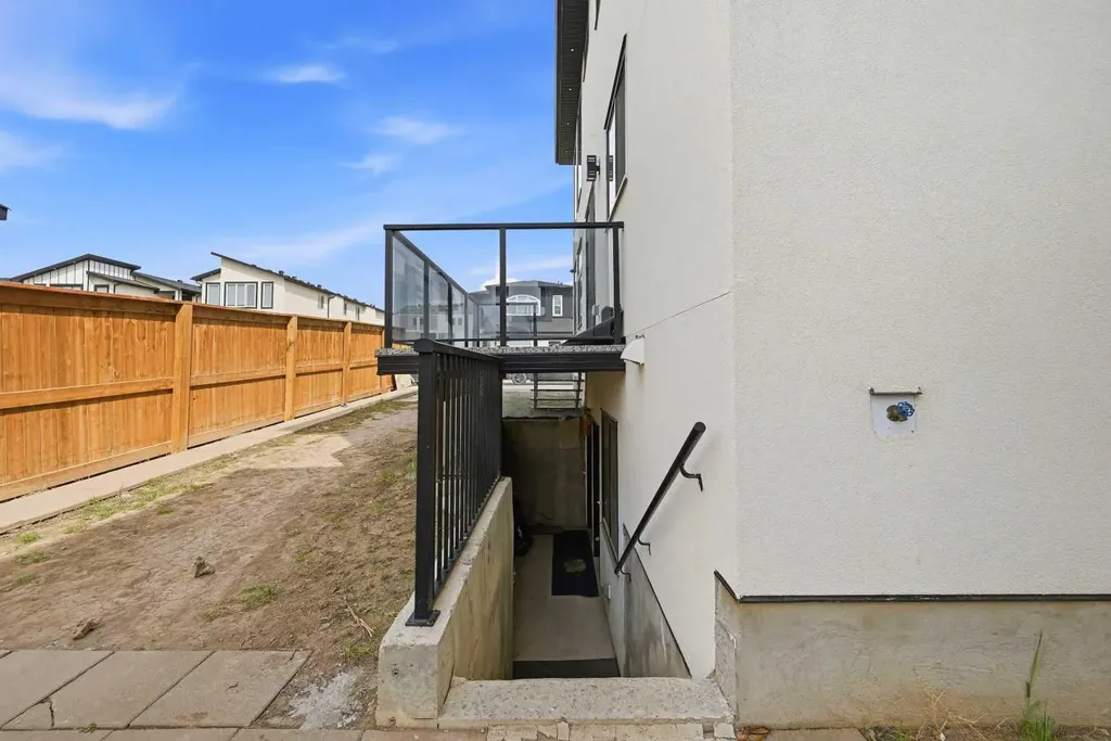 4942 84 Avenue NE Calgary AB T3J 2J5