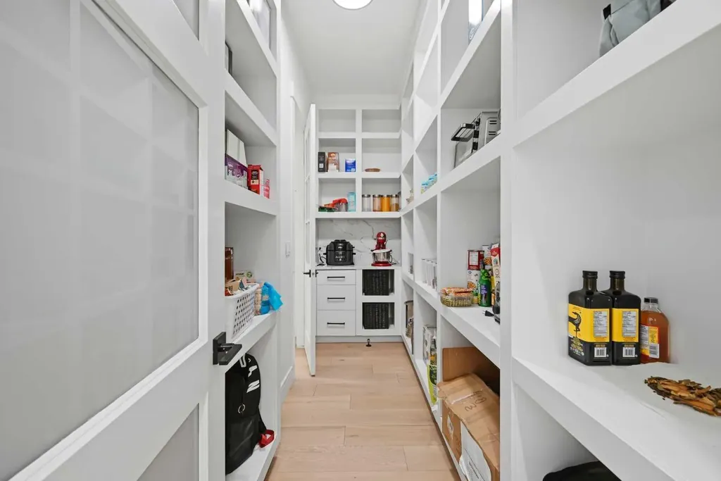 4942 84 Avenue NE Calgary AB T3J 2J5