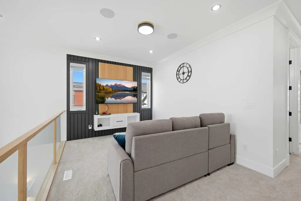 4942 84 Avenue NE Calgary AB T3J 2J5
