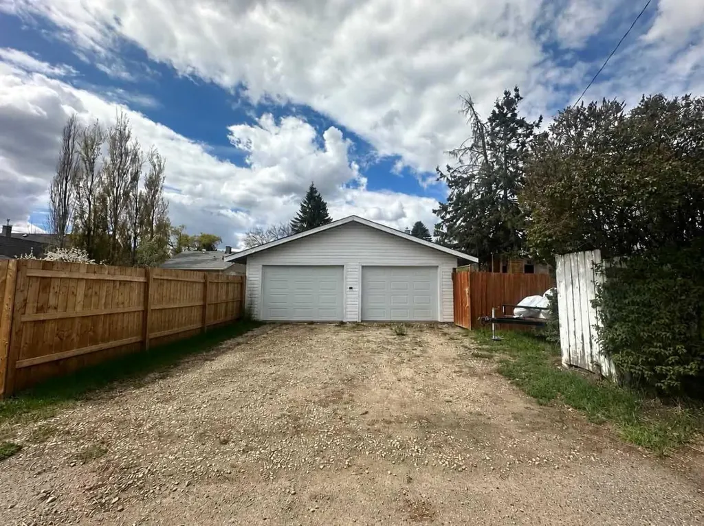 5413 57 Street Ponoka AB T4J1L6