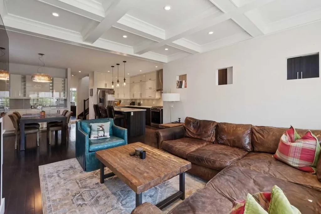 1811 31 Avenue SW Calgary AB T2T 1S8