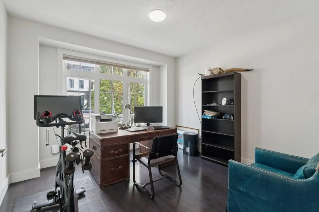 1811 31 Avenue SW Calgary AB T2T 1S8