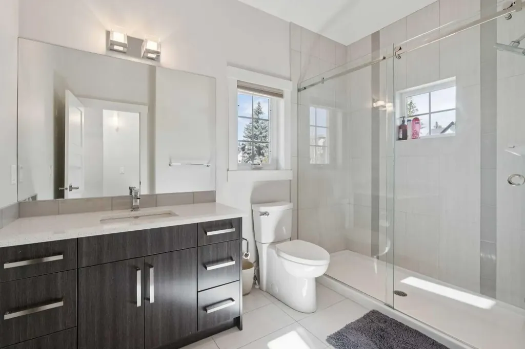 1811 31 Avenue SW Calgary AB T2T 1S8