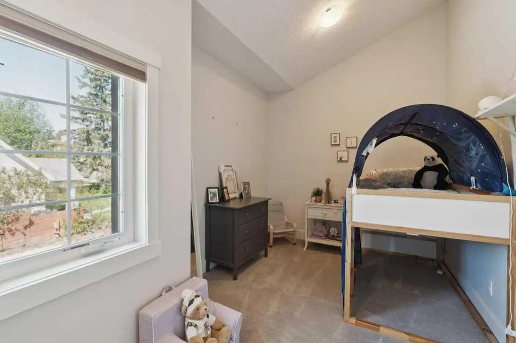 1811 31 Avenue SW Calgary AB T2T 1S8