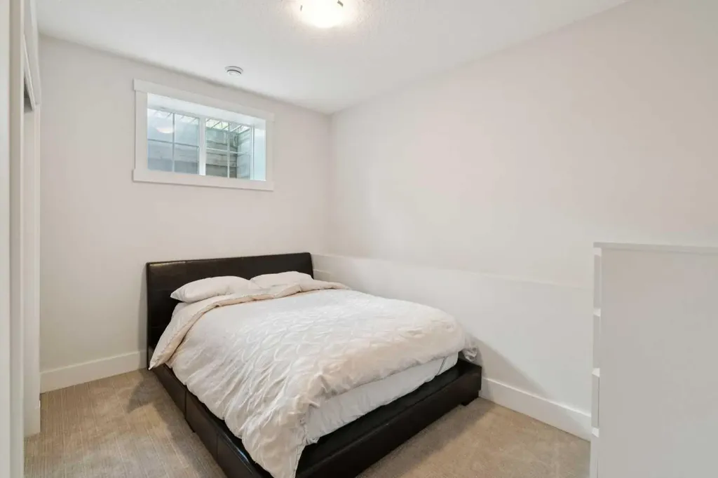 1811 31 Avenue SW Calgary AB T2T 1S8
