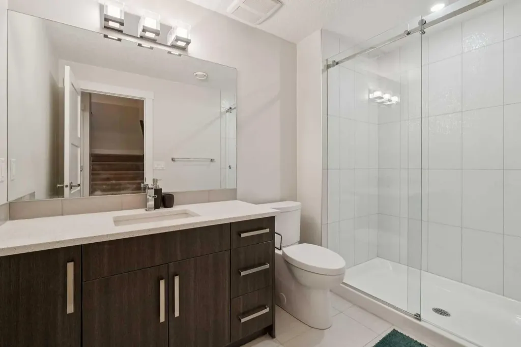 1811 31 Avenue SW Calgary AB T2T 1S8