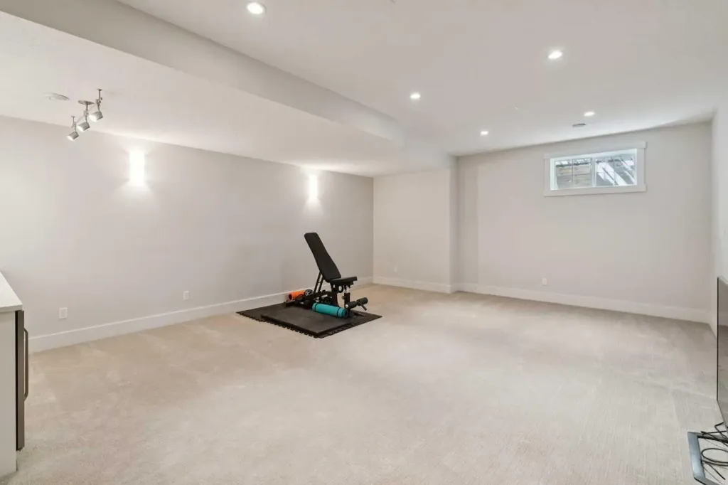 1811 31 Avenue SW Calgary AB T2T 1S8