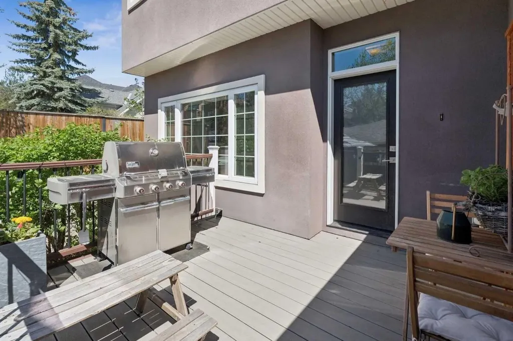 1811 31 Avenue SW Calgary AB T2T 1S8