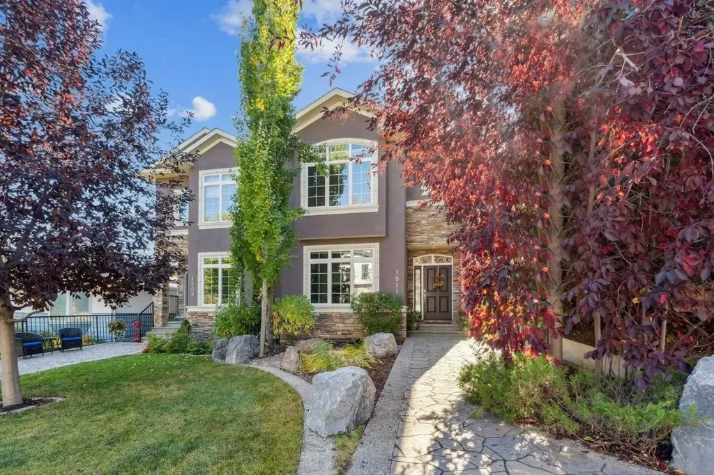 1811 31 Avenue SW Calgary AB T2T 1S8
