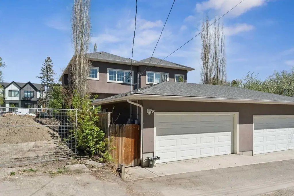 1811 31 Avenue SW Calgary AB T2T 1S8