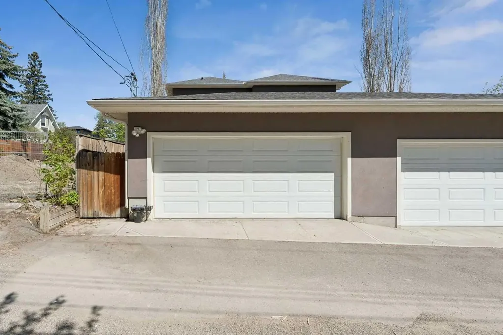 1811 31 Avenue SW Calgary AB T2T 1S8