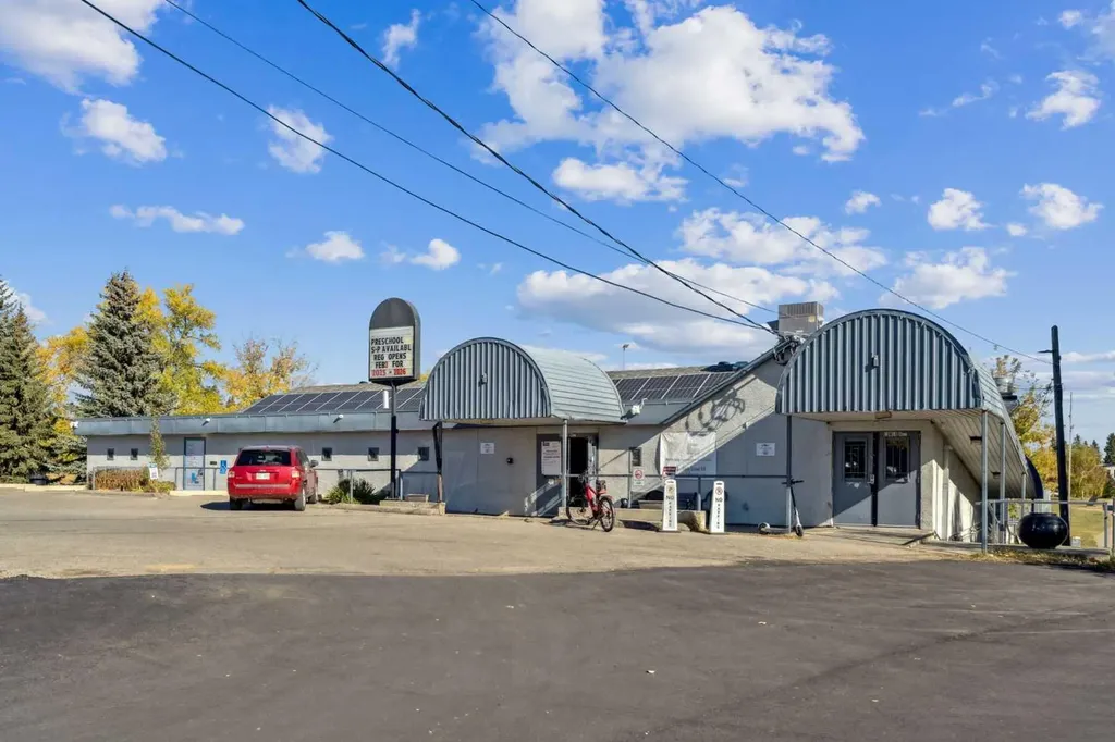 1811 31 Avenue SW Calgary AB T2T 1S8