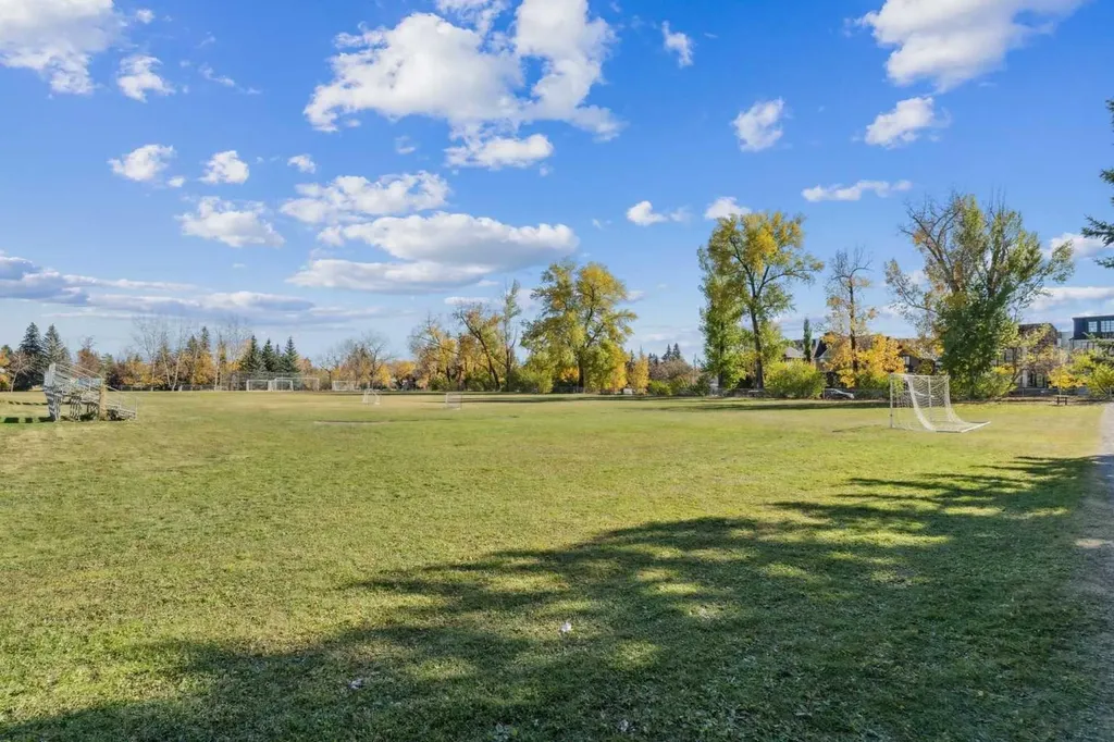 1811 31 Avenue SW Calgary AB T2T 1S8