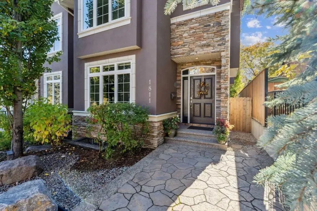 1811 31 Avenue SW Calgary AB T2T 1S8