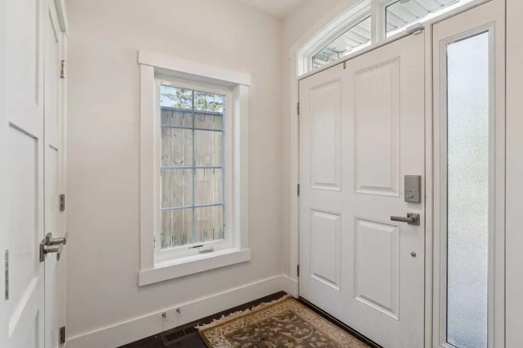 1811 31 Avenue SW Calgary AB T2T 1S8