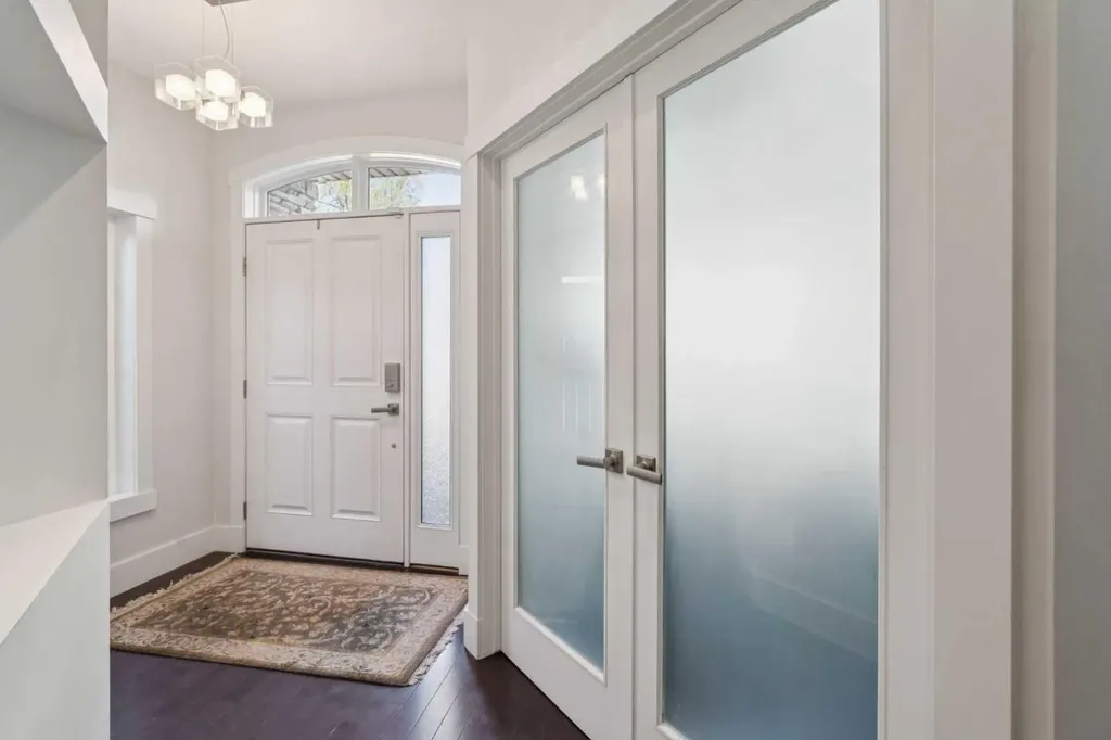 1811 31 Avenue SW Calgary AB T2T 1S8