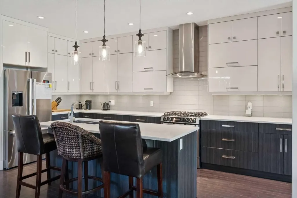 1811 31 Avenue SW Calgary AB T2T 1S8