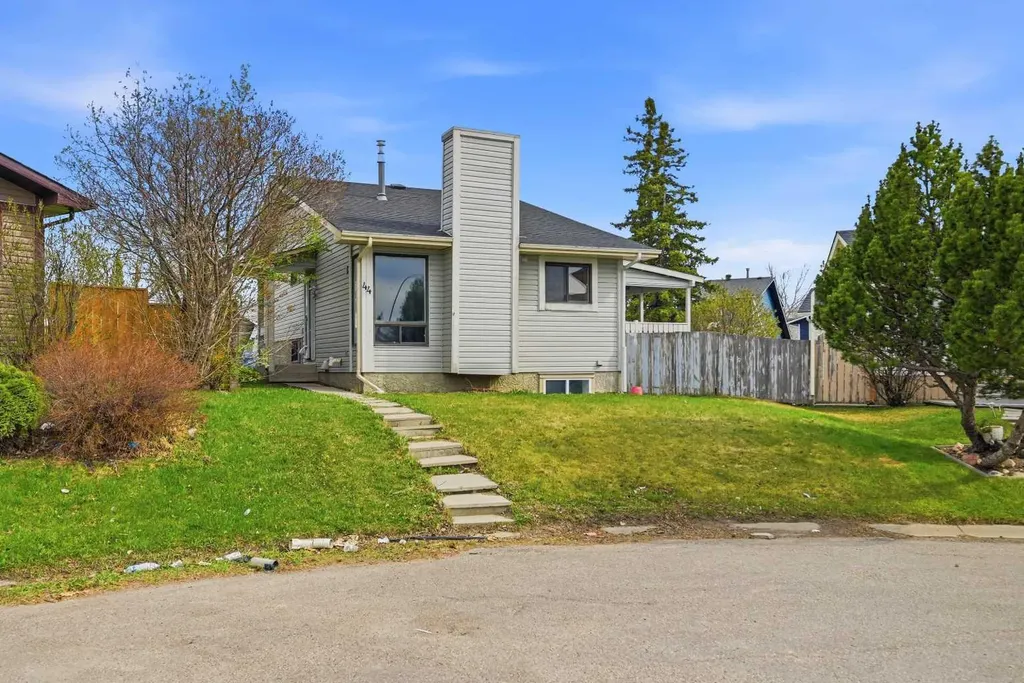 44 Castleridge Close NE Calgary AB T3J1Y9