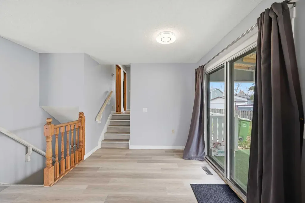 44 Castleridge Close NE Calgary AB T3J1Y9