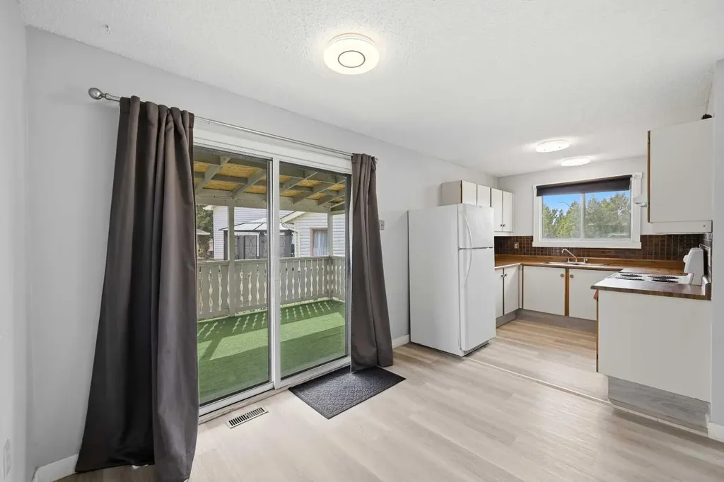 44 Castleridge Close NE Calgary AB T3J1Y9
