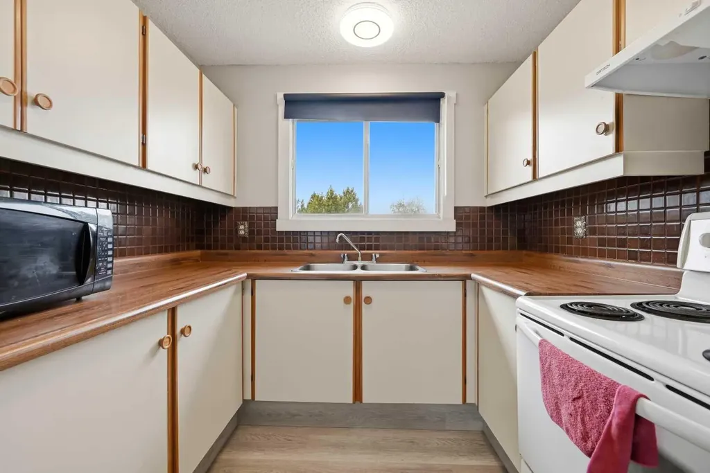 44 Castleridge Close NE Calgary AB T3J1Y9