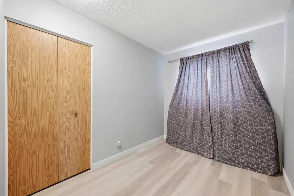 44 Castleridge Close NE Calgary AB T3J1Y9